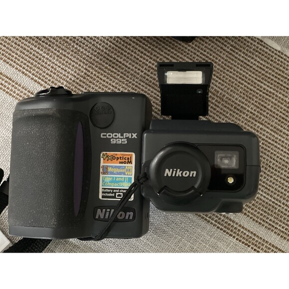 Nikon Coolpix P1x995 Black Camera bundle With Extras Ships From USA